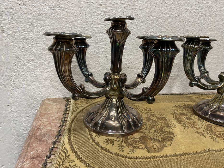 Чифт постебрени свещници от англия свещник