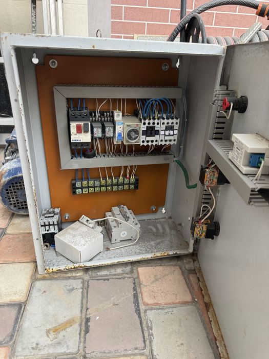 Водяные насосы и электрощит