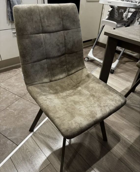 Стол со стульями