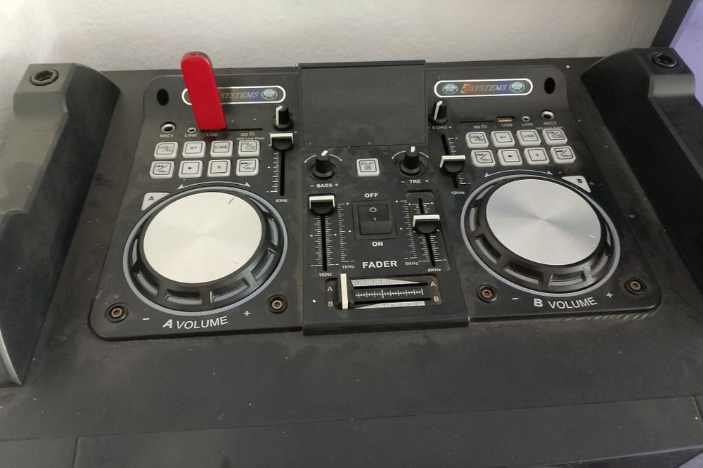Vănd Boxa Akai Cu Bluetooth