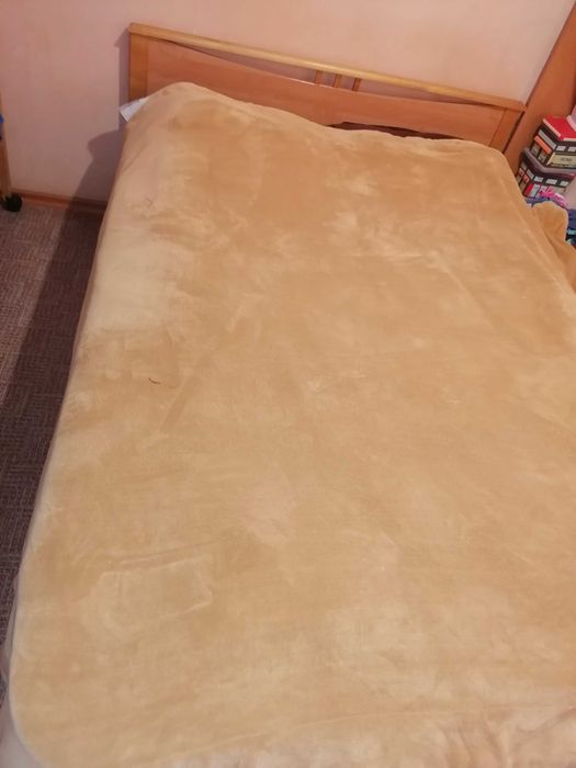 Продаётся двухспальная кровать