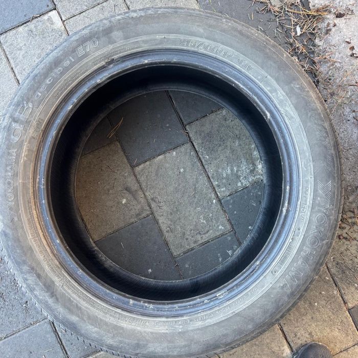 Продам резину 215/55/17