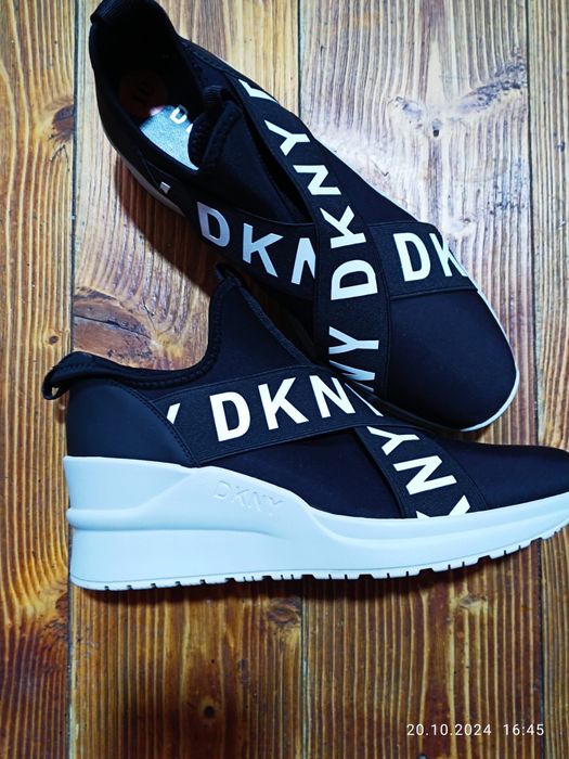 Adidasi DKNY cu platforma dama