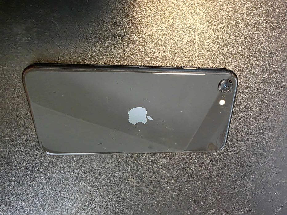 Vand telefon iphone se 2022 64GB 95%