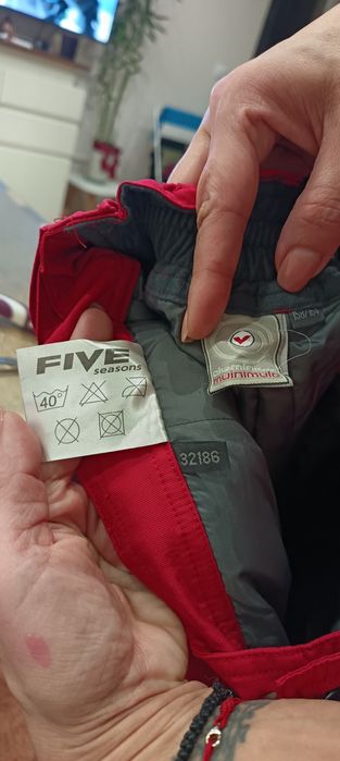 Продавам  ски екип