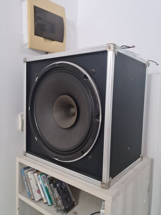 Vând difuzoare de banda larga