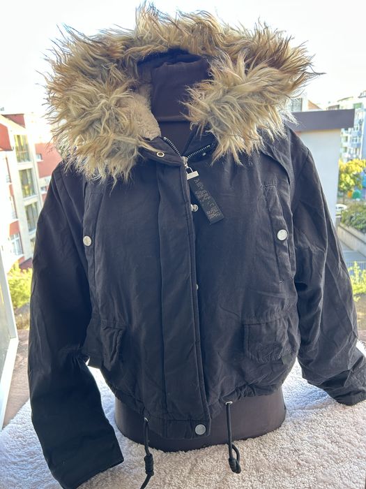 Дамско зимно яке с пухена качулка