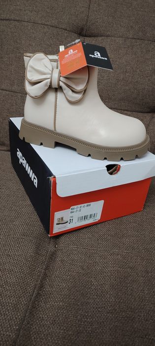 Ghetuțe beige pentru fetite