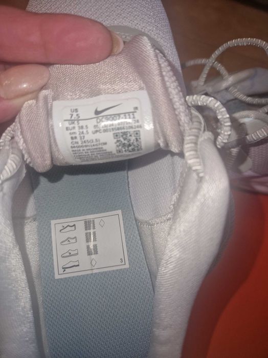 Дамски маратонки Найк,нови.