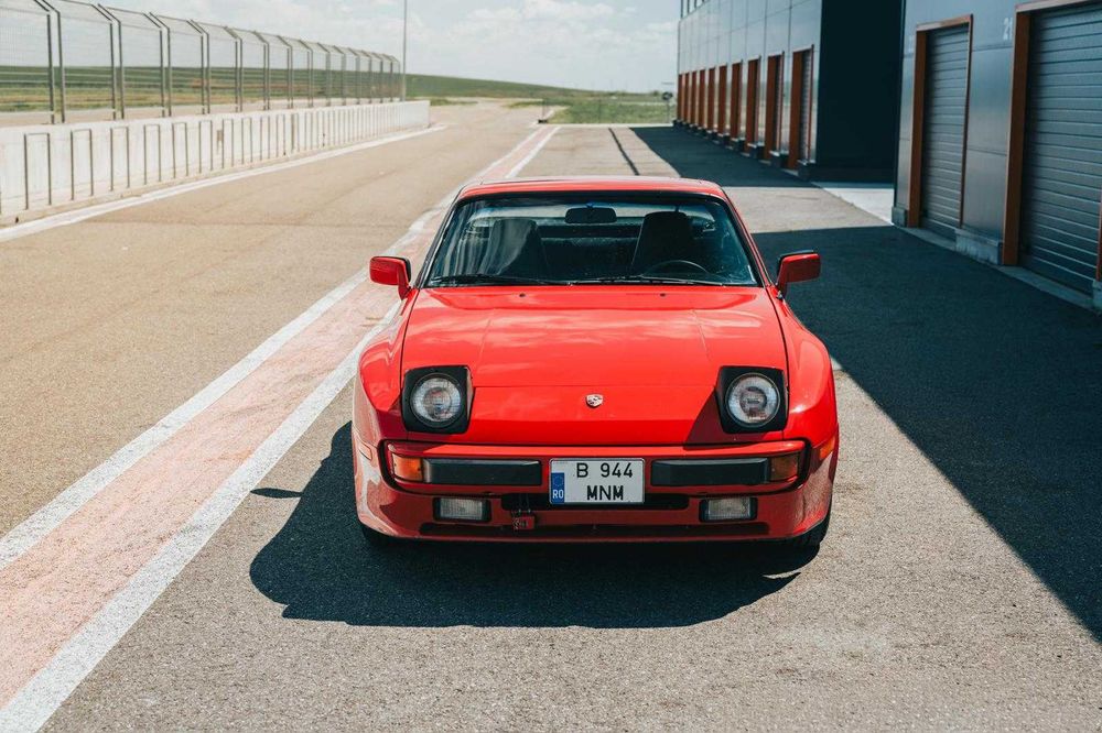 Porsche 944 atestat retromobil