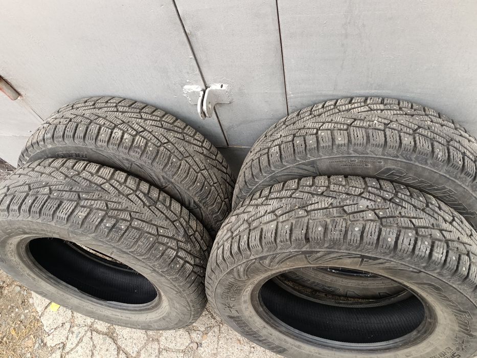 Продам комплект шин 215/70/R16