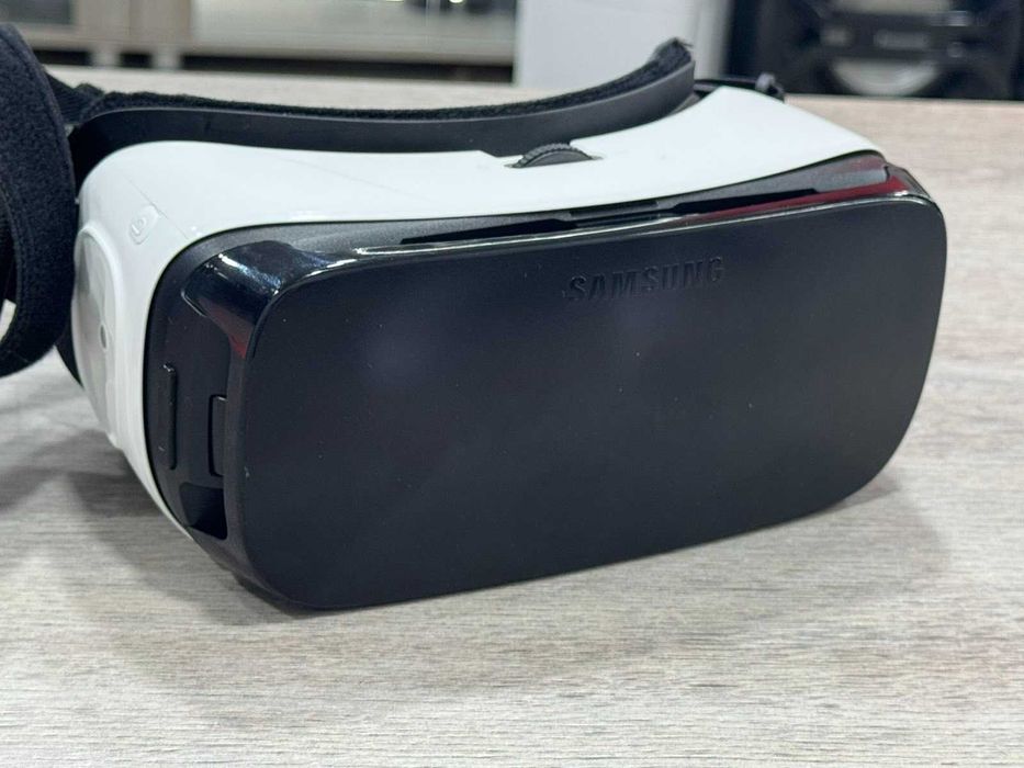Samsung Gear VR by Oculus