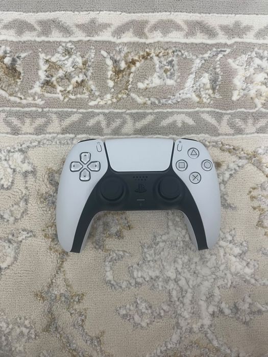 PS5 Slim 1TB 2026 ревизия + 2 геймпада + PS Plus Extra