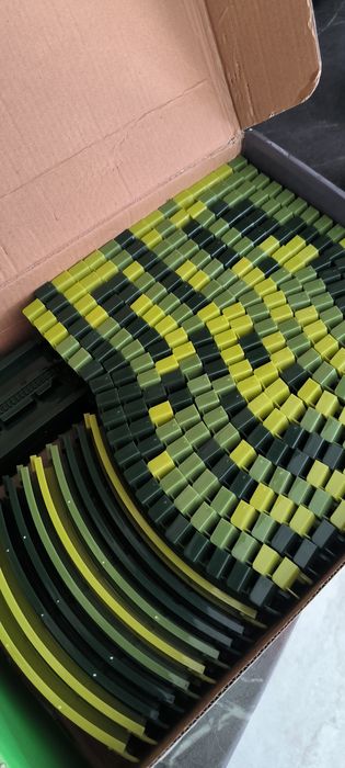 Детски комплект писта с електрическа количка – отлично състояние