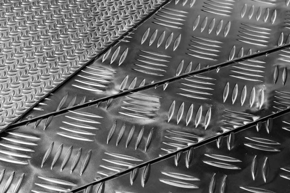 Алюминиевый рифлёный лист все виды и размеры