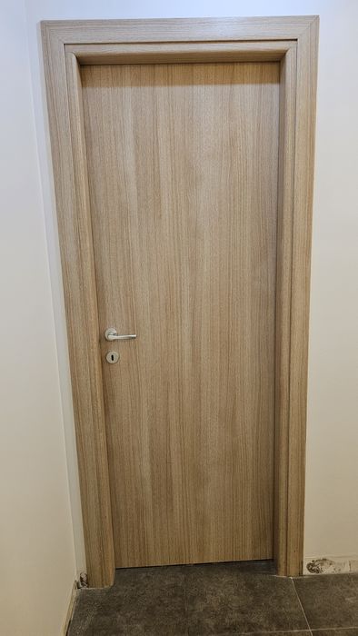 2 usi interior de camera | toc si manere incluse | stare foarte buna