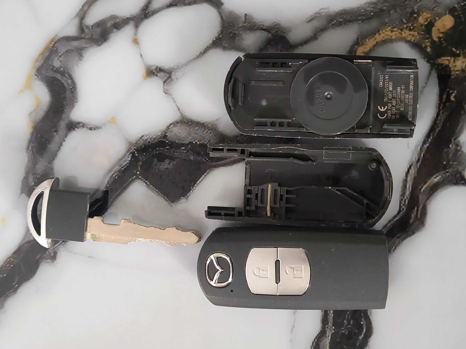 Продавам пълен смарт ключ за Mazda (CX-5, Mazda 3, Mazda 6) – SKE13E-01