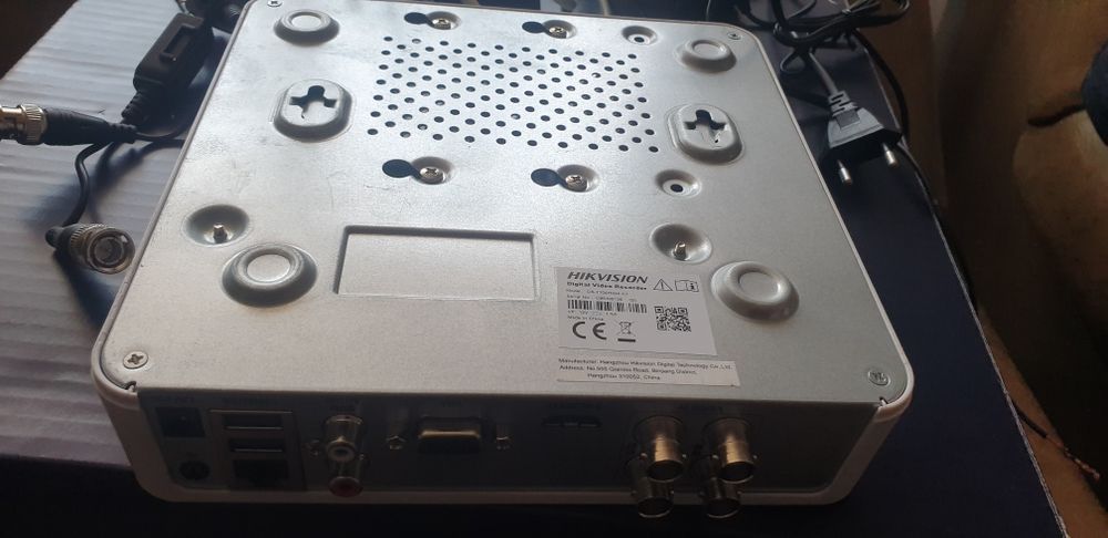 Dvr Hikvision DS-7104HQHI-K1