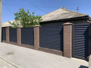 Garduri si porti stil jaluzea, sipca metalica, tabla cutata