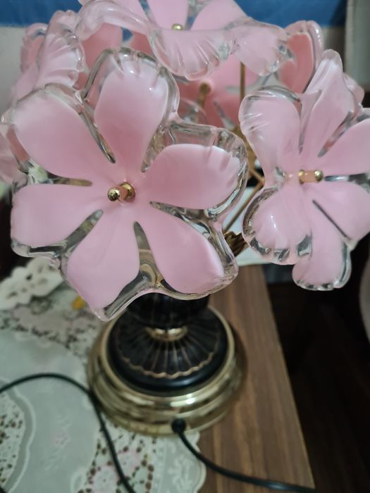 Продаётся лампа настольная.