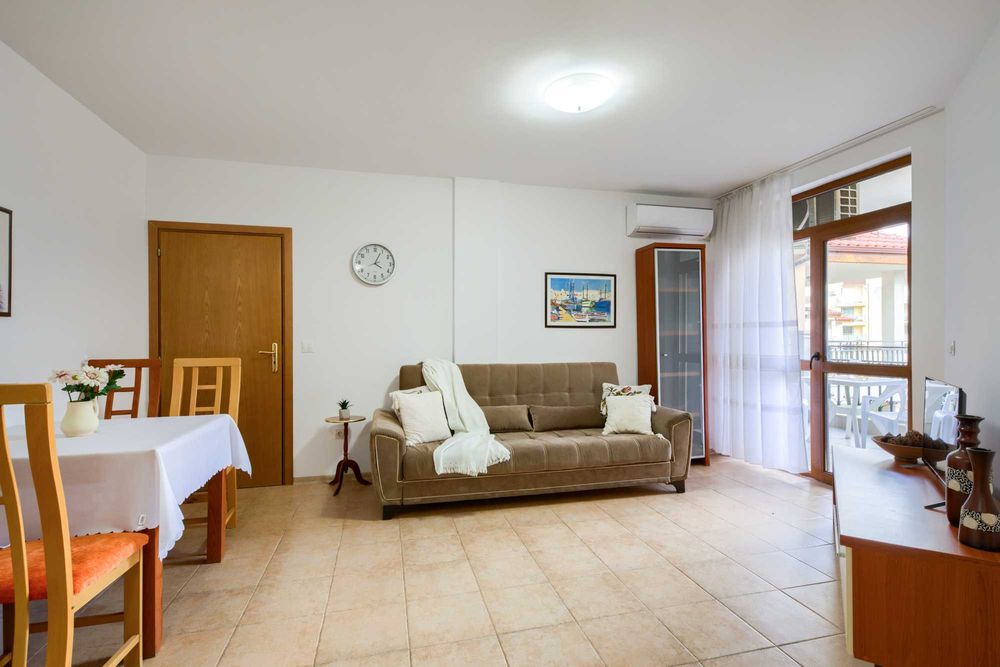 Дава се под наем Многостаен апартамент в к.к. Слънчев бряг - 122 кв.м за 384 € - Снимка #2