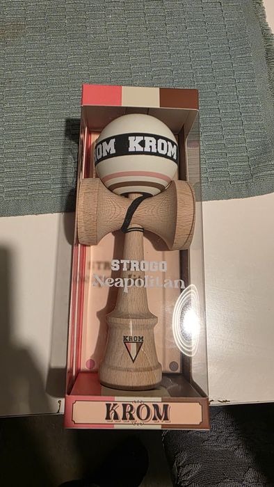 Kendama Strogo Neapolitan Vanilla
