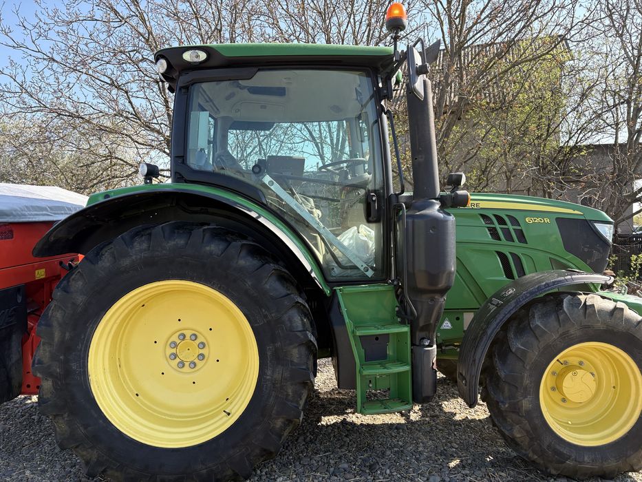 Tractor John Deer 6120R + Kuhn Axis 20.2