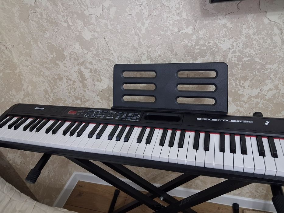 Продам Синтезатор
