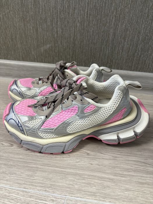 Продам кроссовки