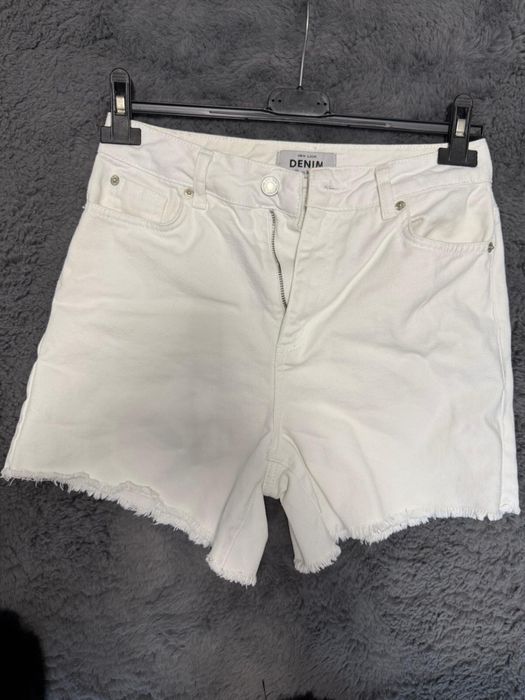 Pantaloni scurti