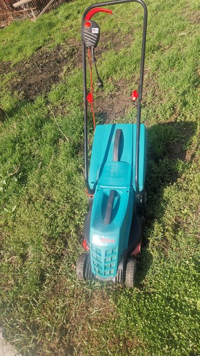 Продам газонокосилку