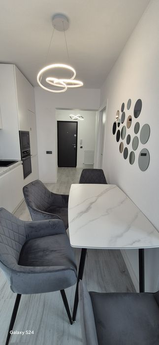 Închiriez studio/garsoniera de lux