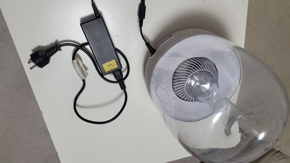 Boxa Harman Kardon Aura BT si Wi-fi