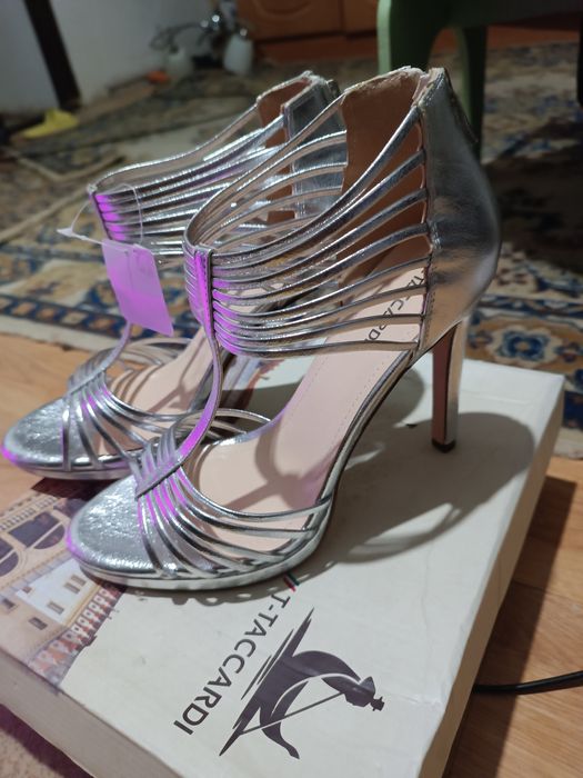 Продам босоножки