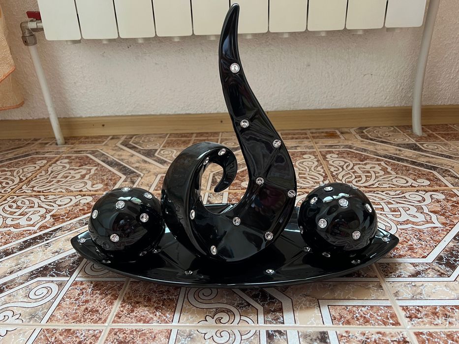 Сувенир от висококачествен порцелан с елементи на Сваровски