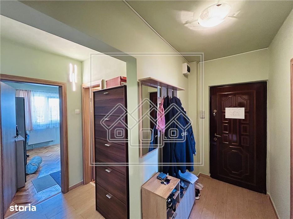 Apartament decomandat, 3 camere, 2 bai, 2 balcoane - Strand
