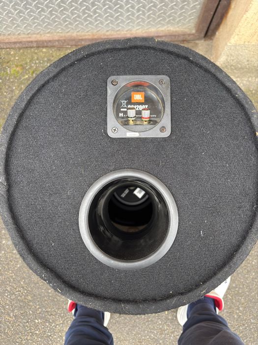 Vând tub de bass JBL 1000 W