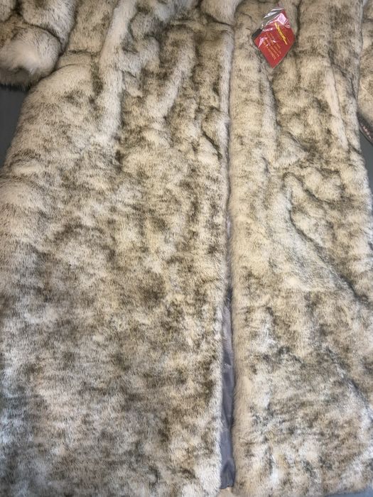 Haina blana artificiala lunga 4XL