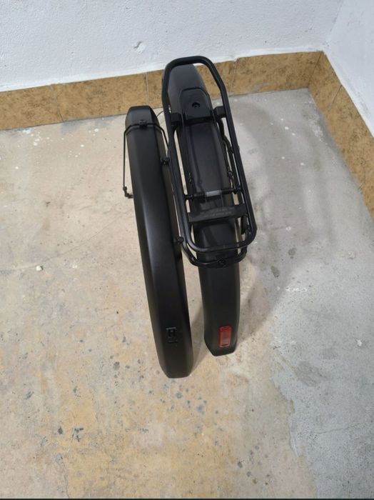 Vând aparatori noroi Cube 800