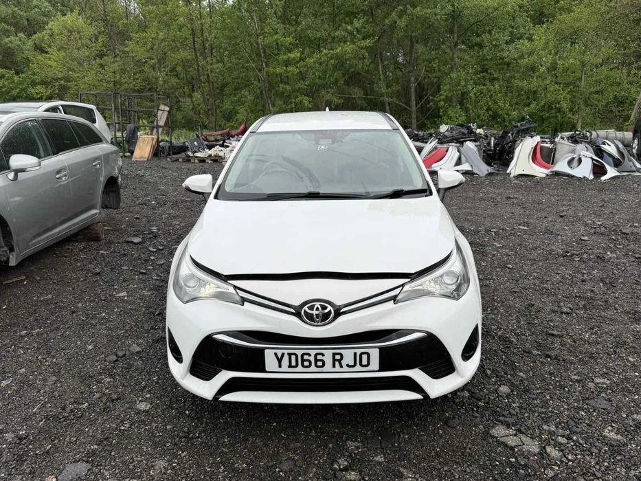 Toyota Avensis 1. 6 дизел D-4D, 112 к. с. , двигател 1WW, 2016 година На Части