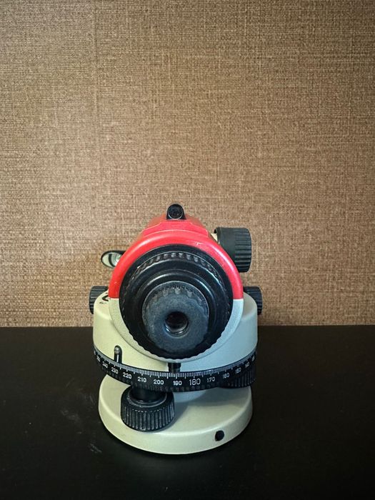 Оптический нивелир