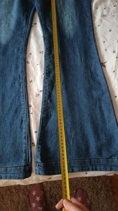 Blugi evazați elastici