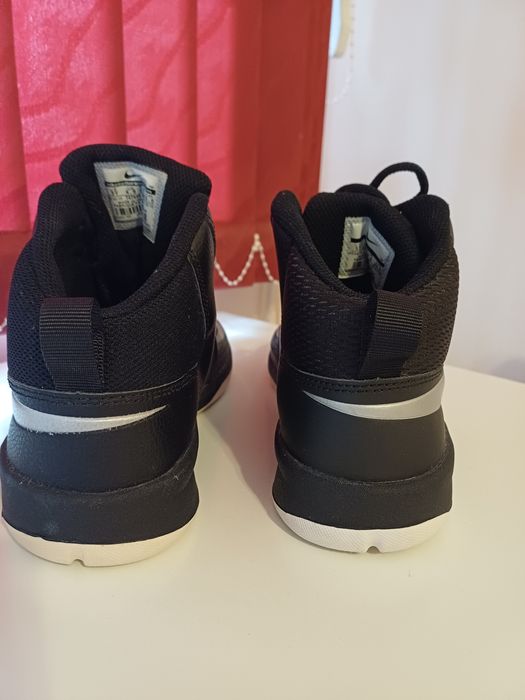 Нови маратонки Nike - номер37,5