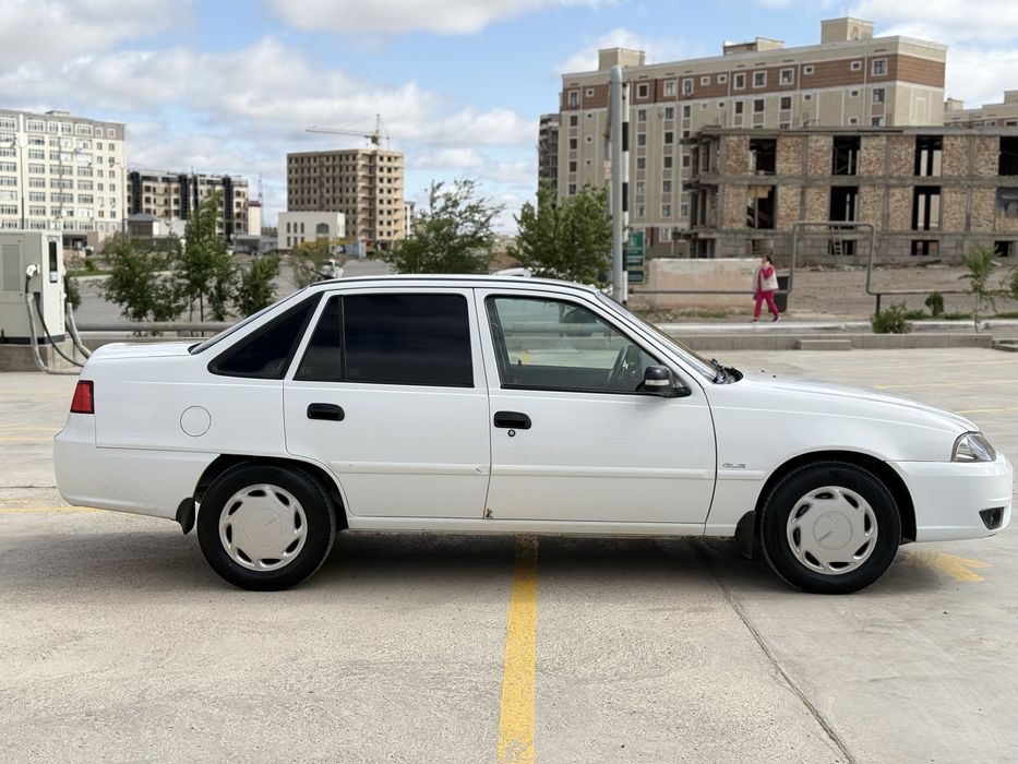 Nexia 2 сотилади