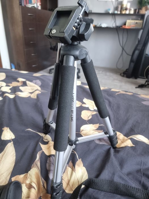 продам камеру canon eos 1100D