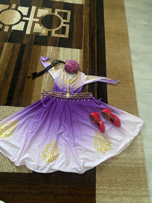 2 Ұйғұр биге арналған киімі