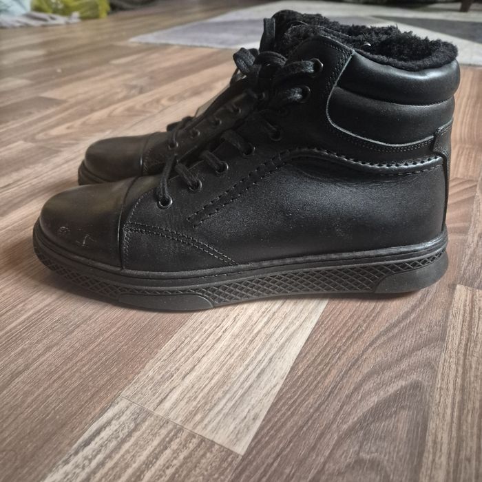 Зимние кожанные кроссовки-40размер