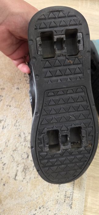 Adidasi cu role detasabile si lumini led - marime 36