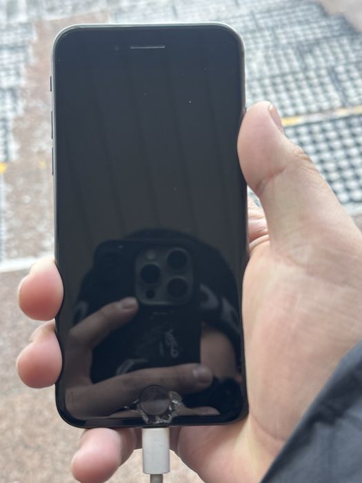 Продам айфон 8 64гб