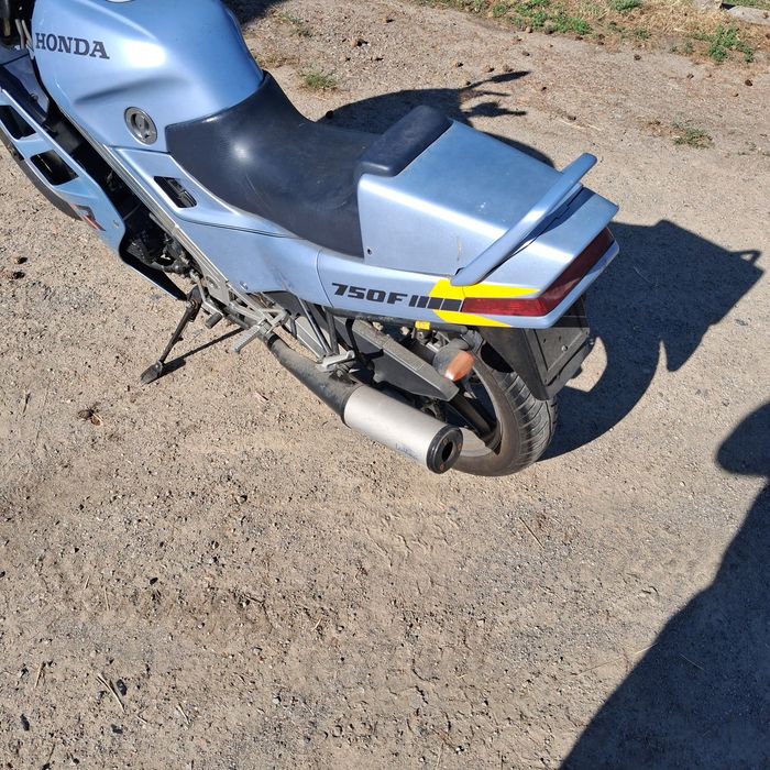 Honda VFR 750 F.